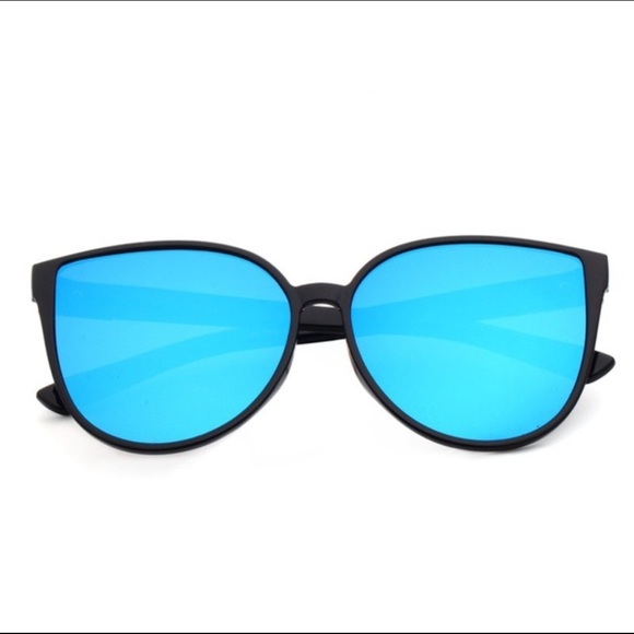 Accessories - Blue Mirror Sunglasses